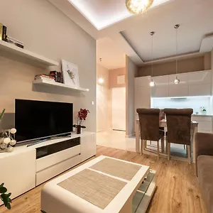 Apartament - Aparts Lotnisko Okęcie