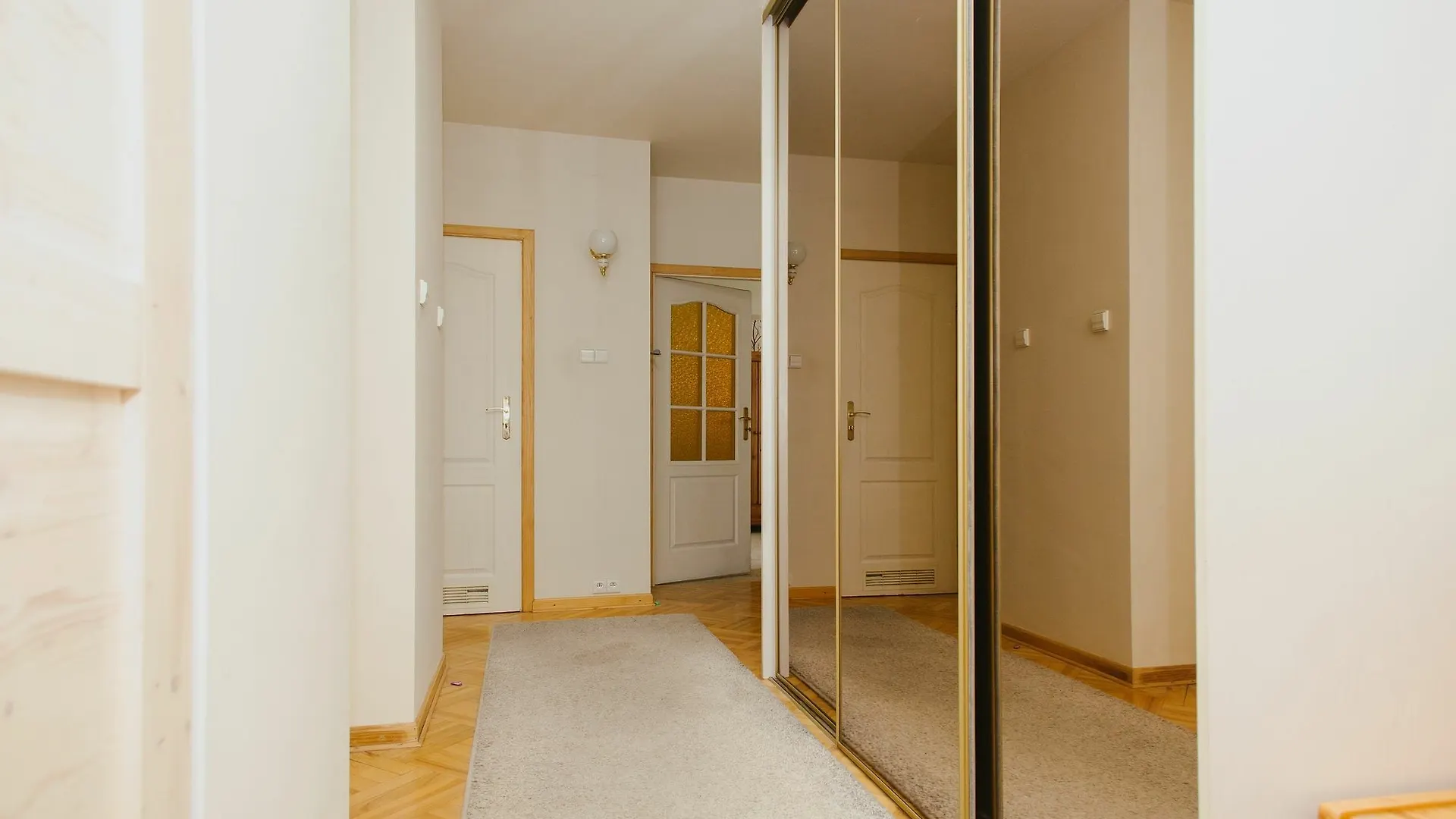 Lucka Rooms Varsóvia Apartamento